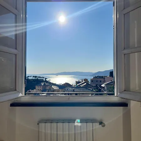 Sea-view With Balcony & Free Private Parking, Apartamento Camogli